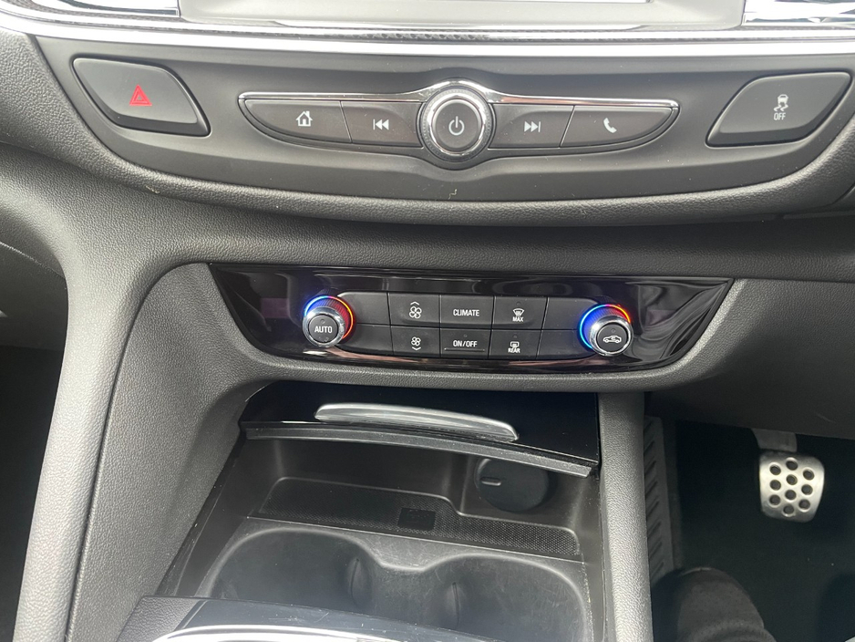 2020 Opel Insignia - image 14