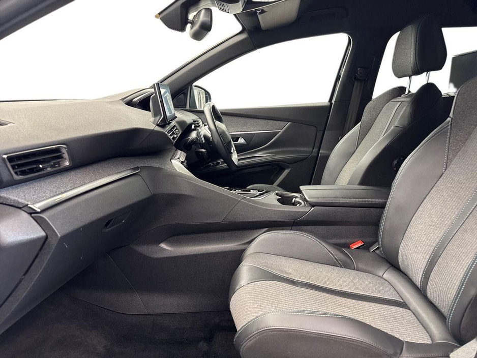 2024 Peugeot 5008 - image 2