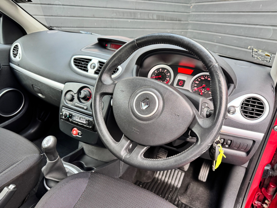 2007 Renault Clio - image 9