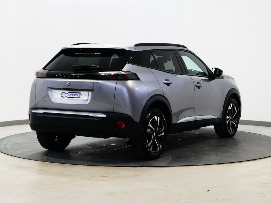 2023 Peugeot 2008 - image 3