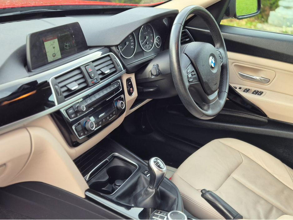 2018 BMW 3 Series - image 12