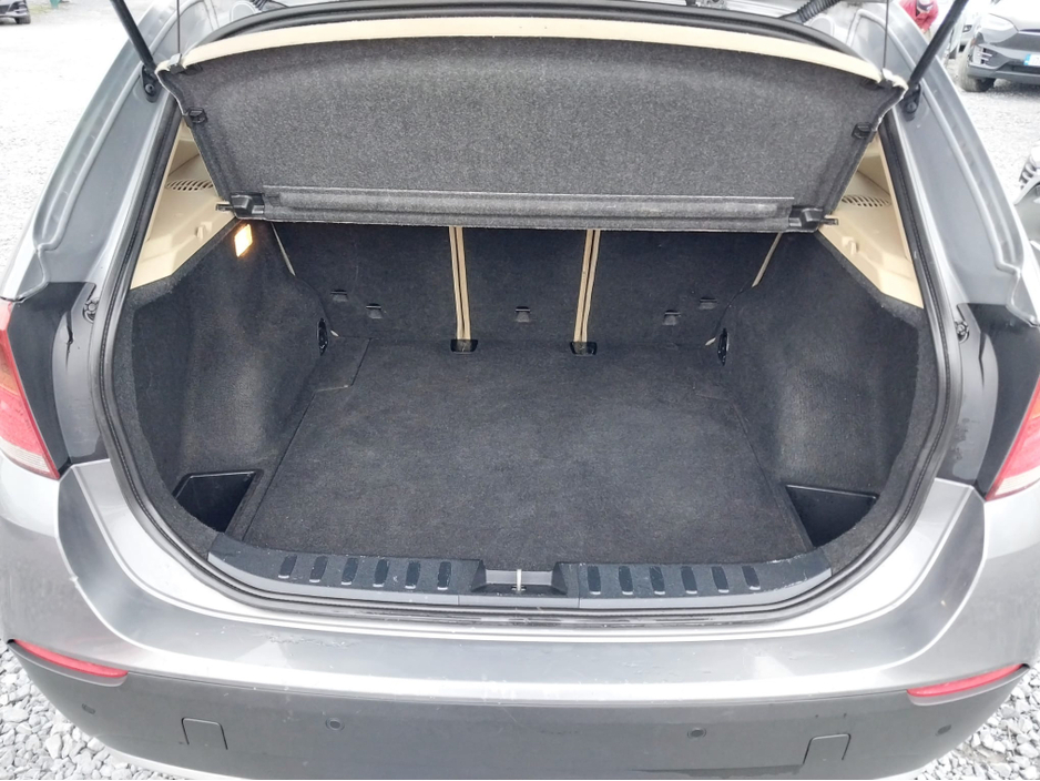 2011 BMW X1 - image 13