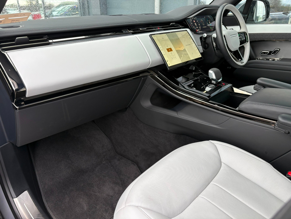 2025 Land Rover Range Rover Sport - image 6