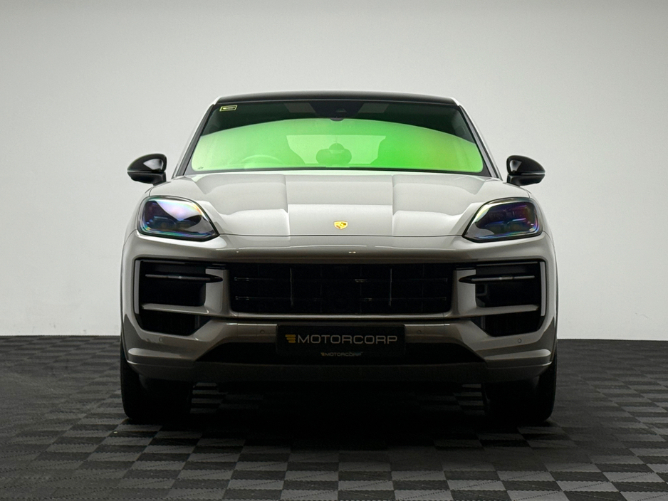 2024 Porsche Cayenne - image 2