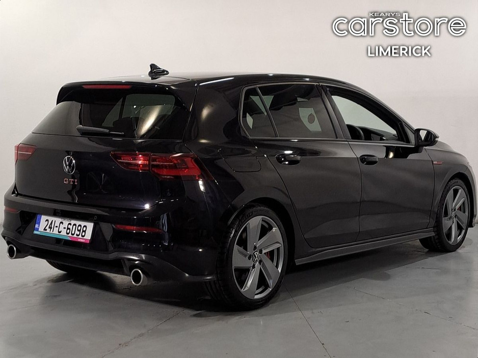 2024 Volkswagen Golf - image 3