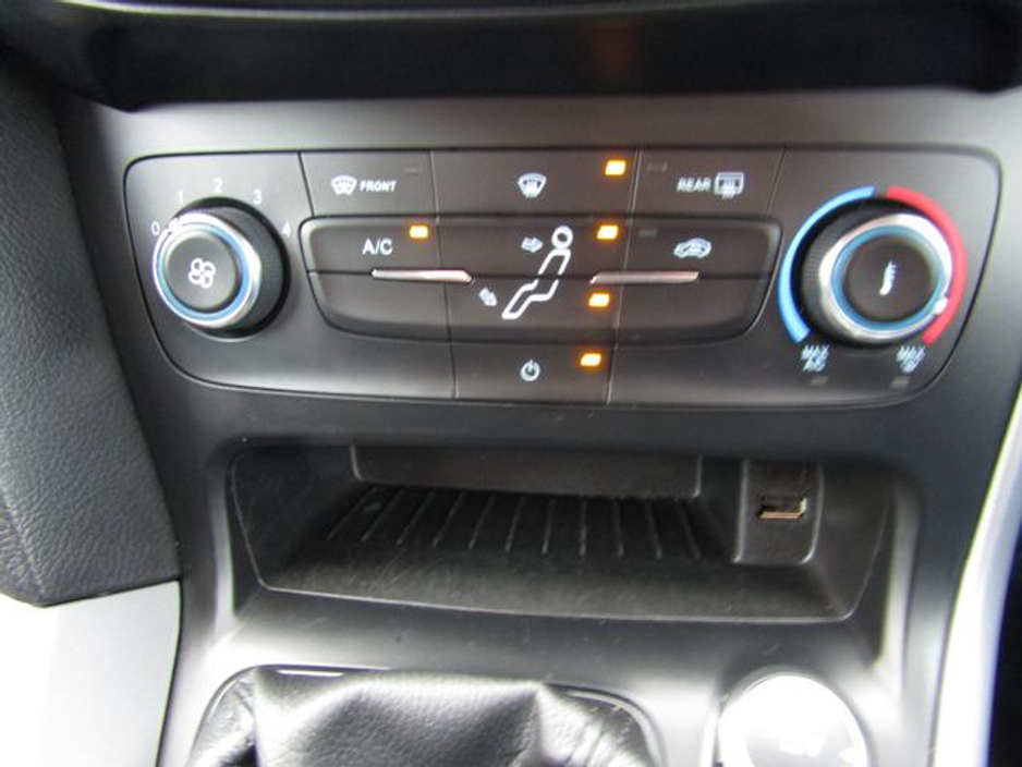 2016 Ford Focus 1.0 Zetec Ecoboost 100PS 5DR €9,950