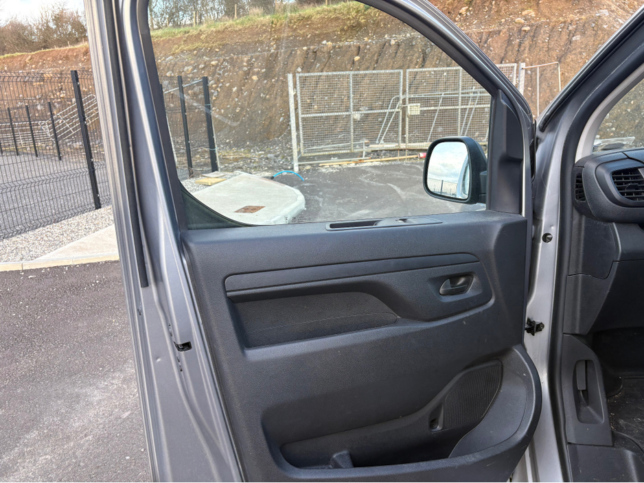 2024 Citroen Dispatch - image 11