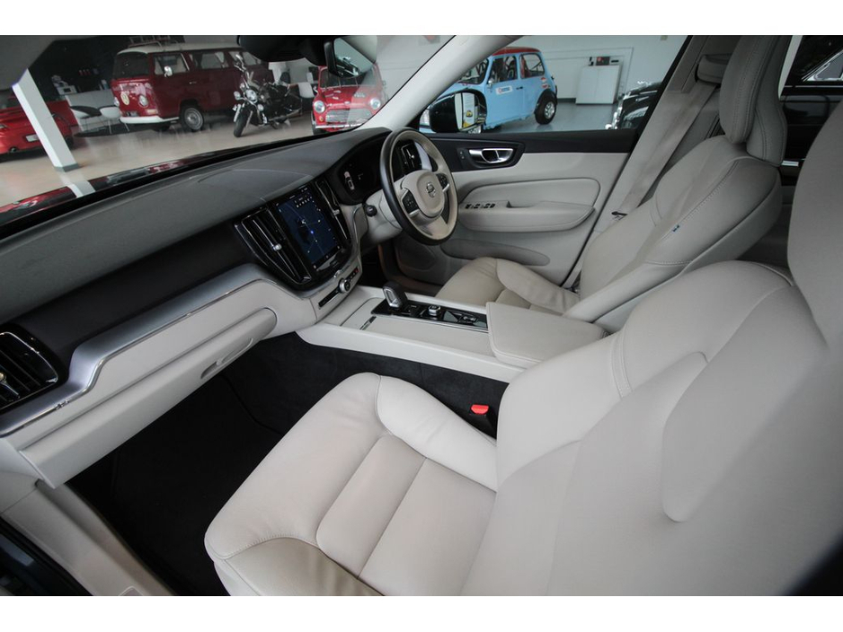 2021 Volvo XC60 T6 Inscription Expression €38,899