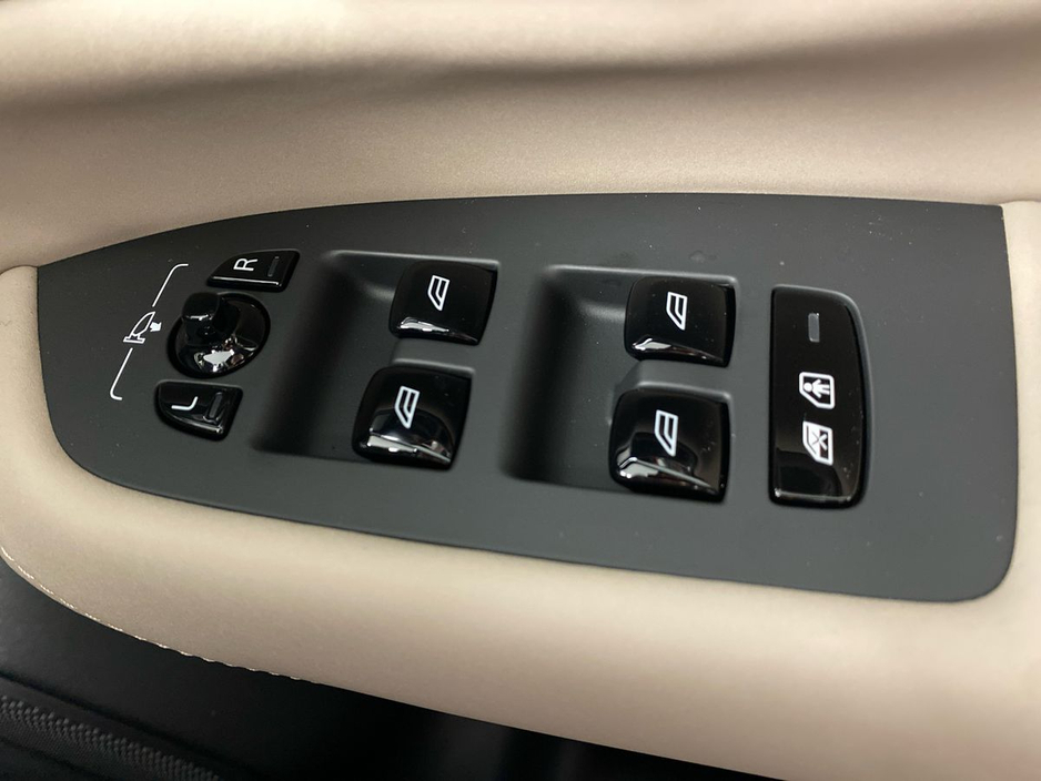 2025 Volvo XC90 - image 20