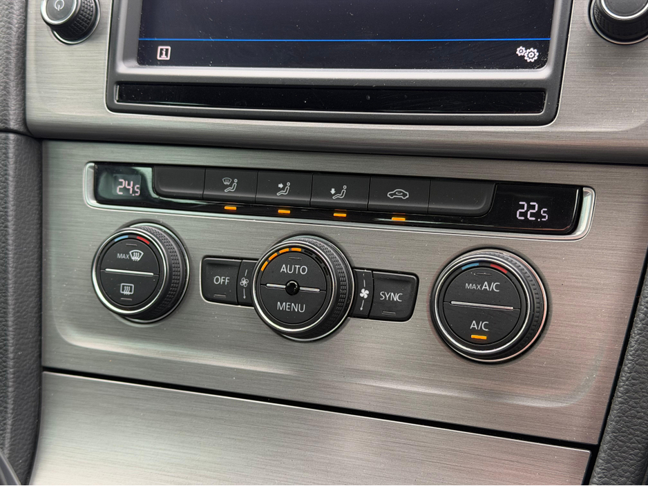 2016 Volkswagen Golf - image 27