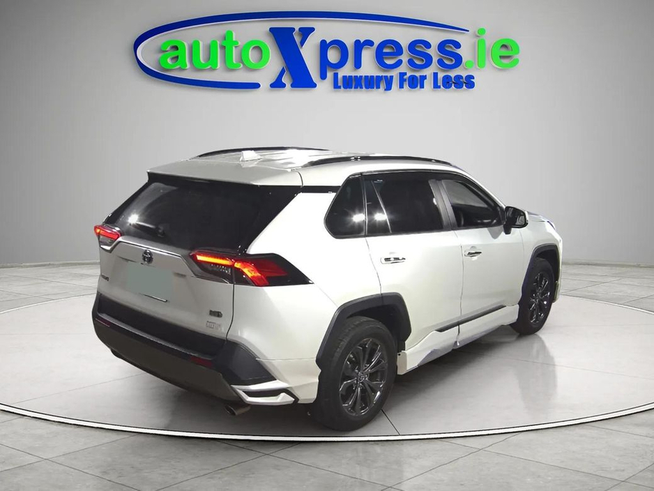 2022 Toyota Rav4 - image 6