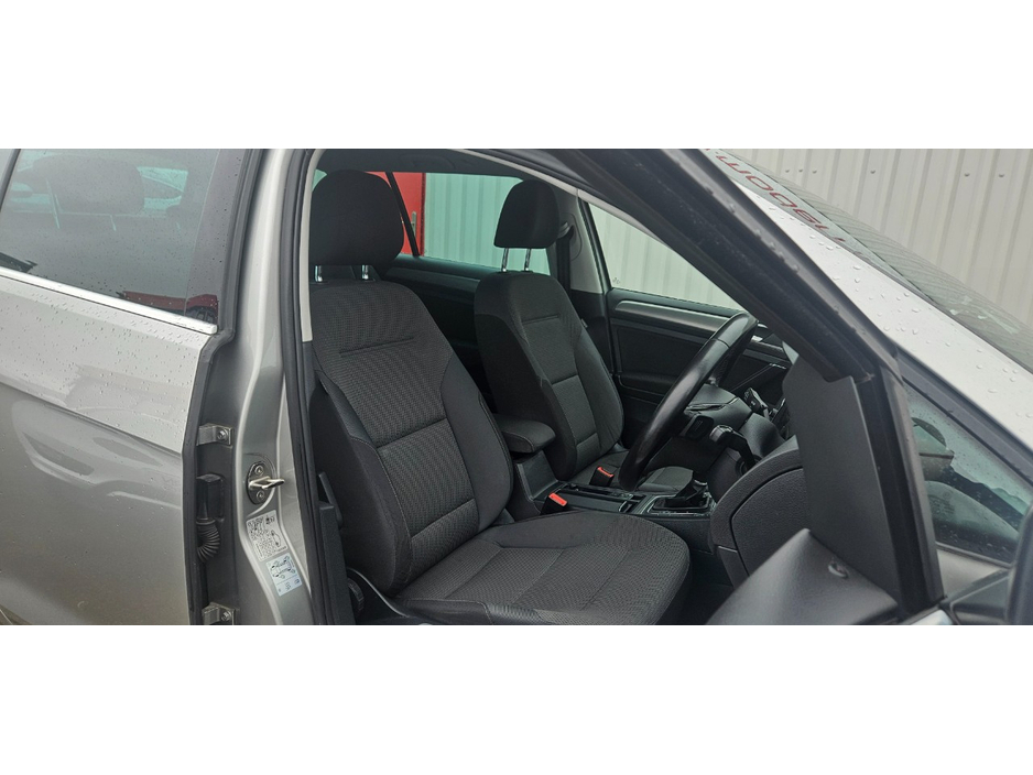 2017 Volkswagen Golf - image 27