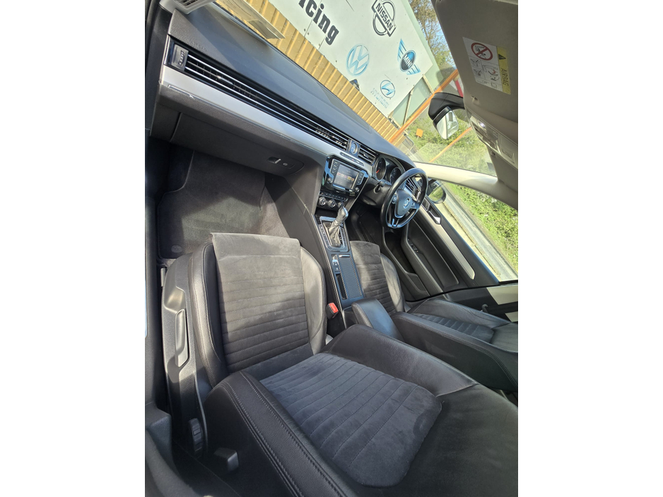 2016 Volkswagen Passat - image 19