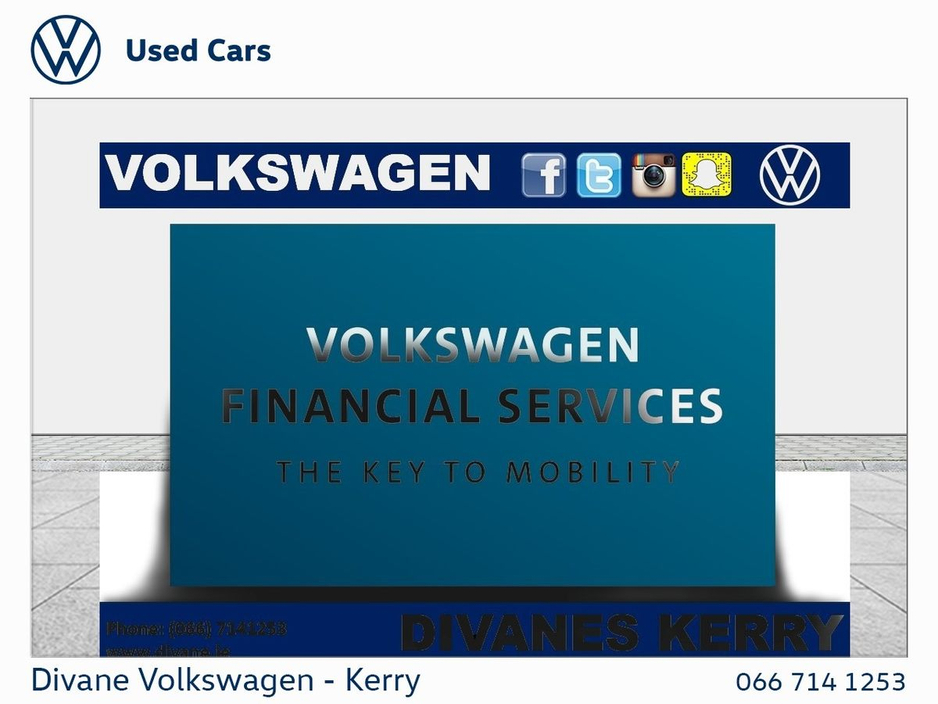 2023 Volkswagen T-Roc - image 2