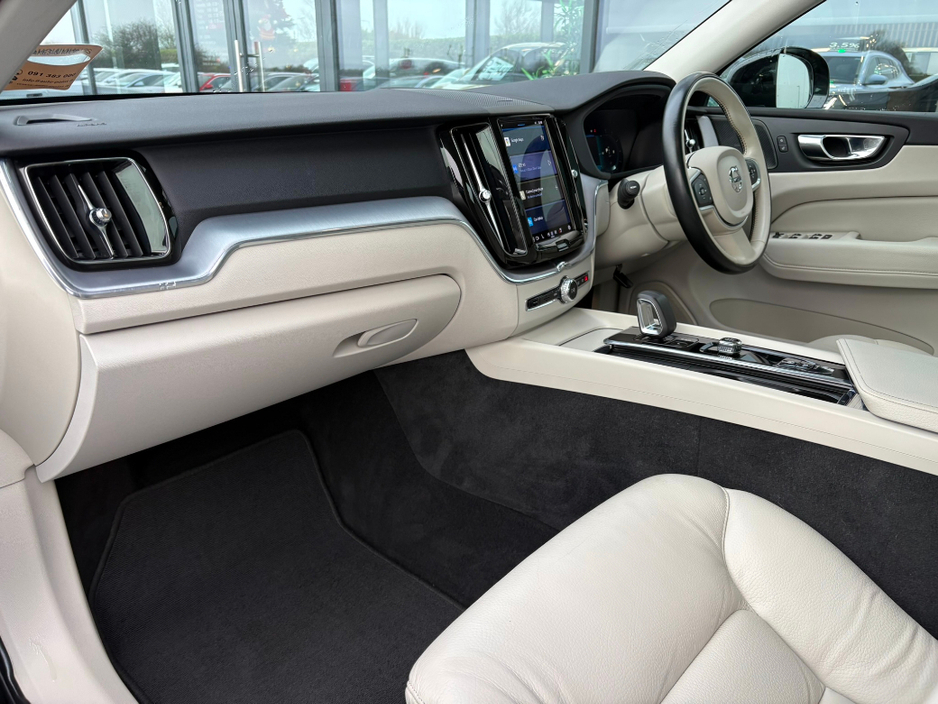 2022 Volvo XC60 B4 AWD MOMENTUM WITH EXTRAS €39,995