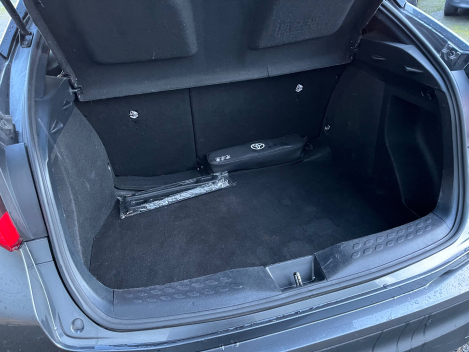 2023 Toyota C-HR 1.8 HYBRID SOL €26,950