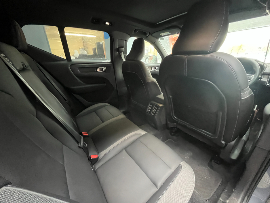 2022 Volvo XC40 - image 17