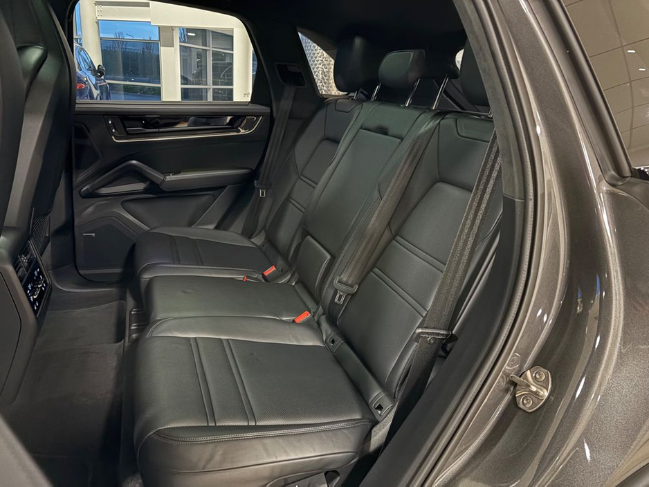 2024 Porsche Cayenne - image 21