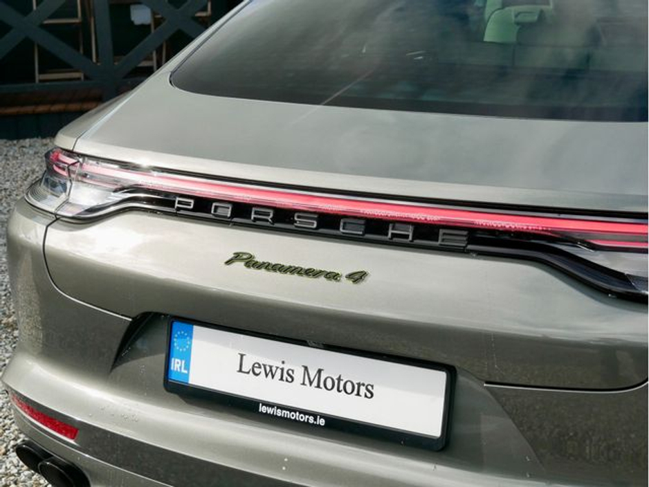 2023 Porsche Panamera - image 11