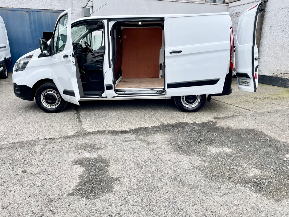 2022 Ford Transit Custom - image 28