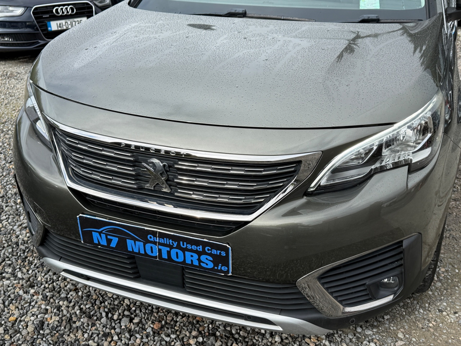 2018 Peugeot 5008 - image 11
