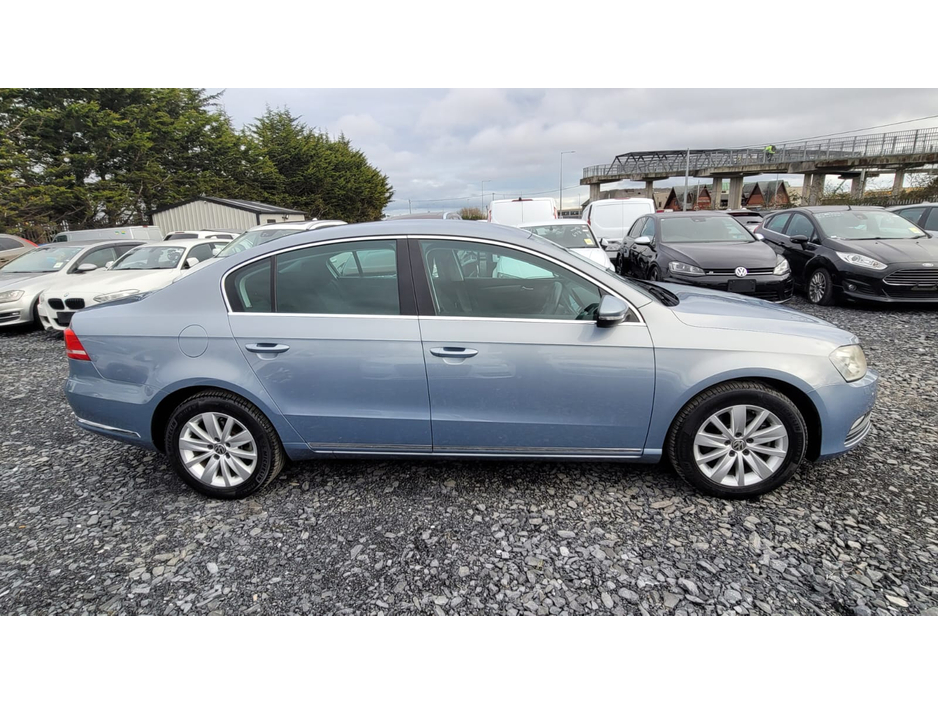 2011 Volkswagen Passat - image 7