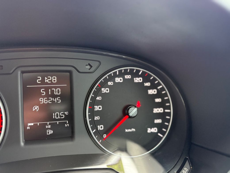 2012 Audi A1 - image 3