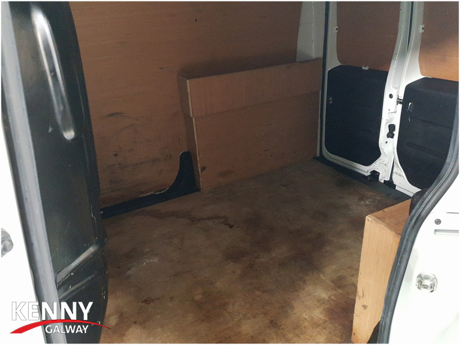 2021 Fiat Doblo - image 12