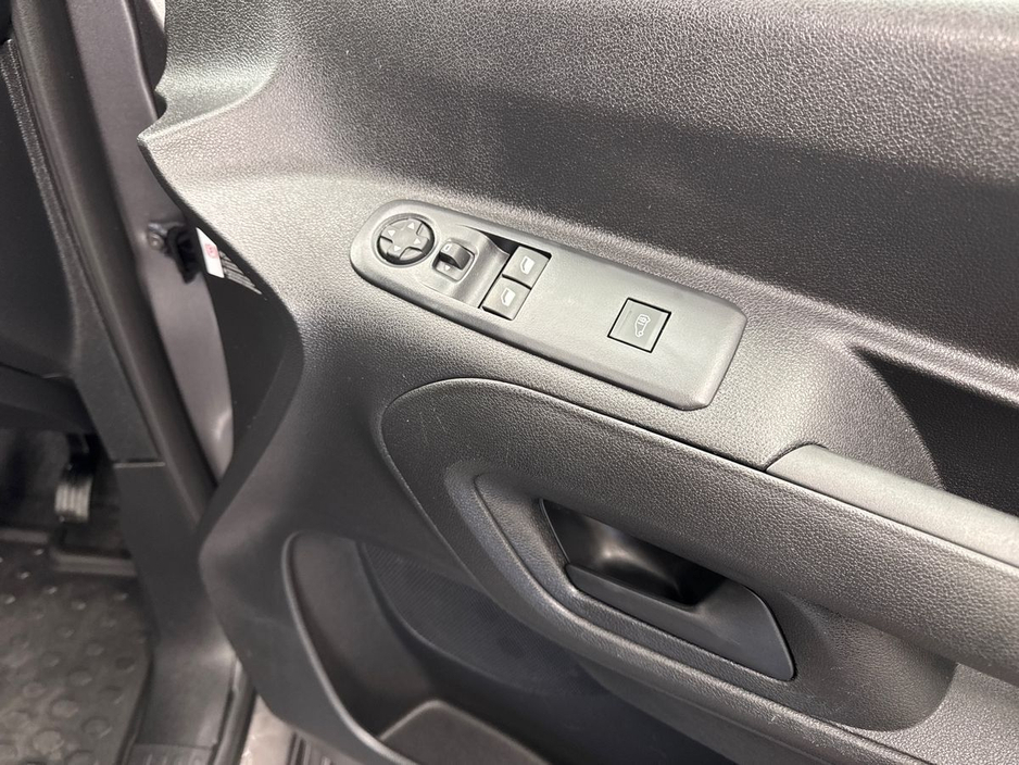 2024 Peugeot Partner - image 11