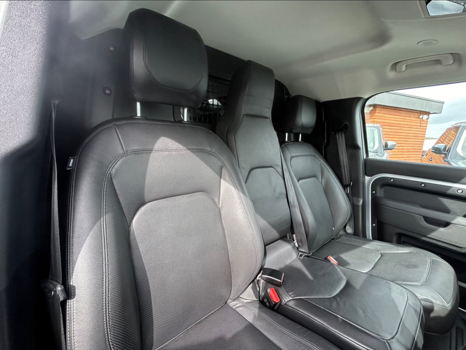 2023 Land Rover Defender - image 4