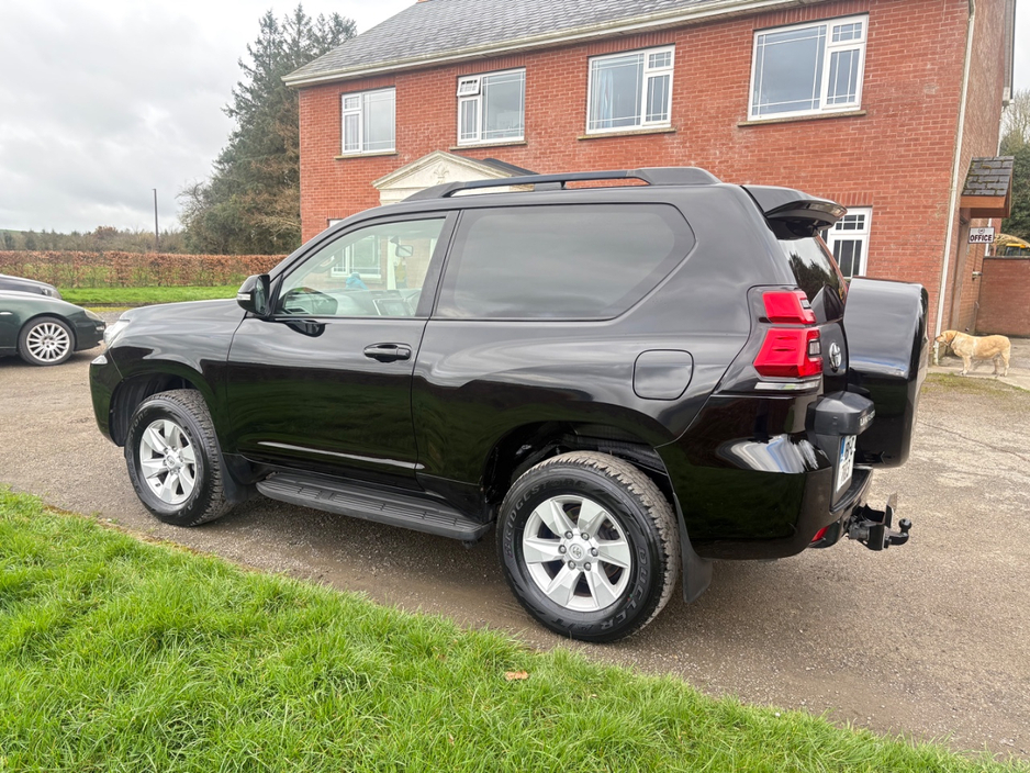 2018 Toyota Landcruiser - image 5
