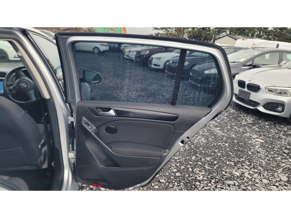 2012 Volkswagen Golf - image 8