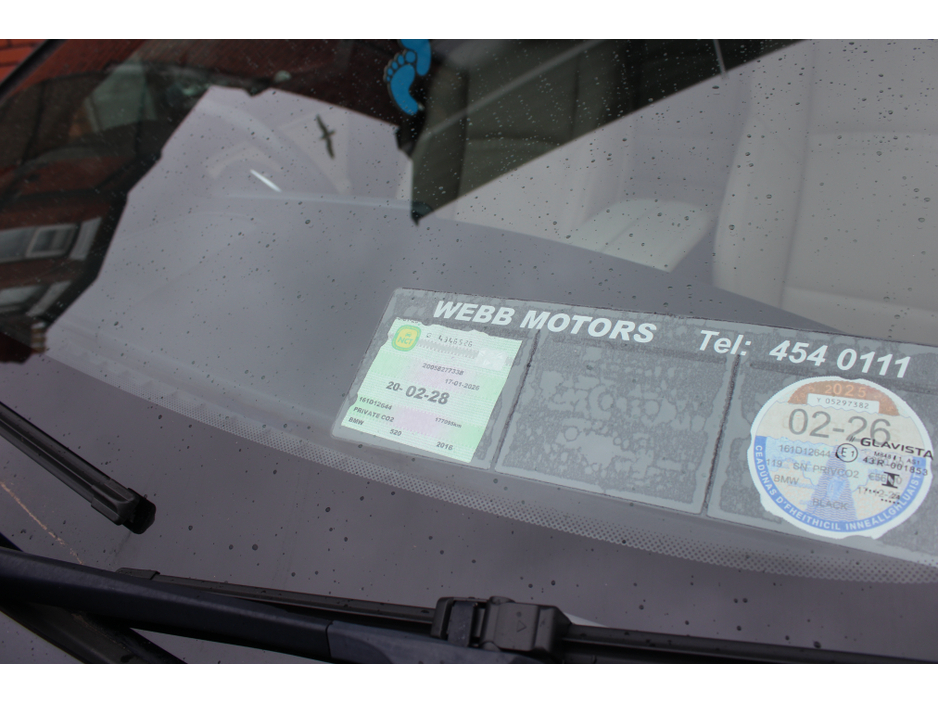 2016 BMW 5 Series - image 12