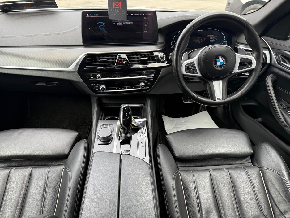 2021 BMW 5 Series - image 11