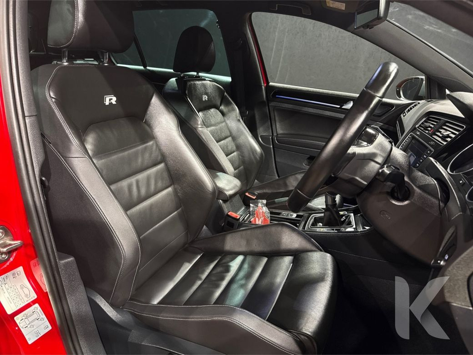 2015 Volkswagen Golf - image 23