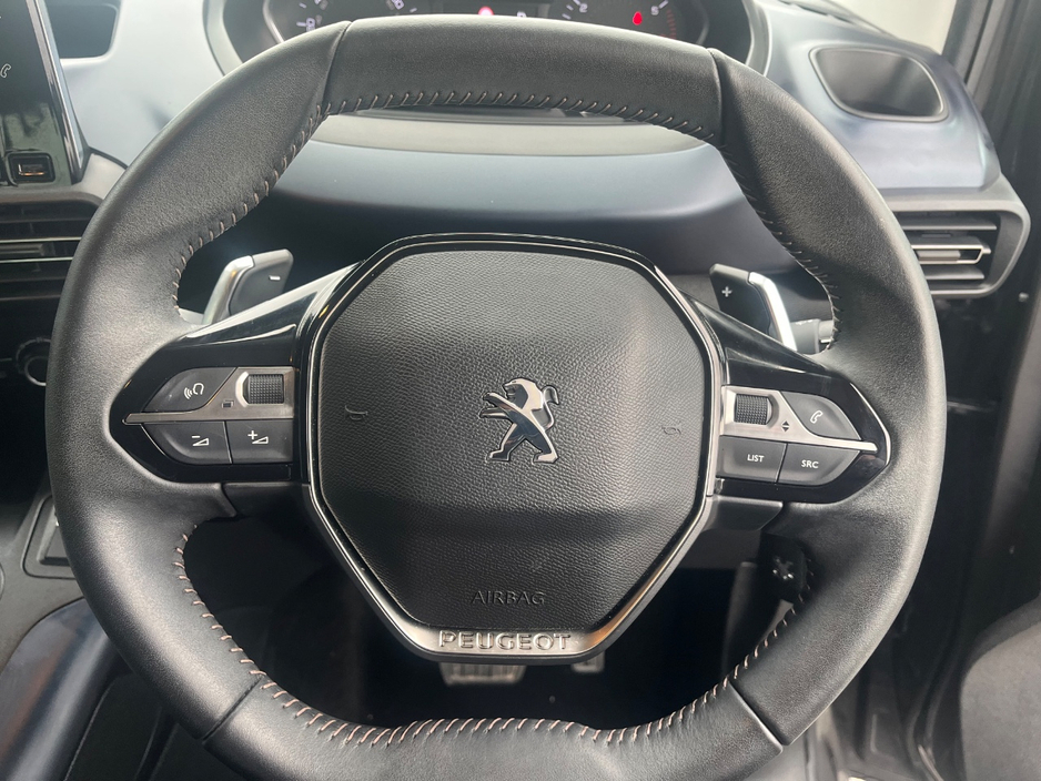 2022 Peugeot Rifter - image 23