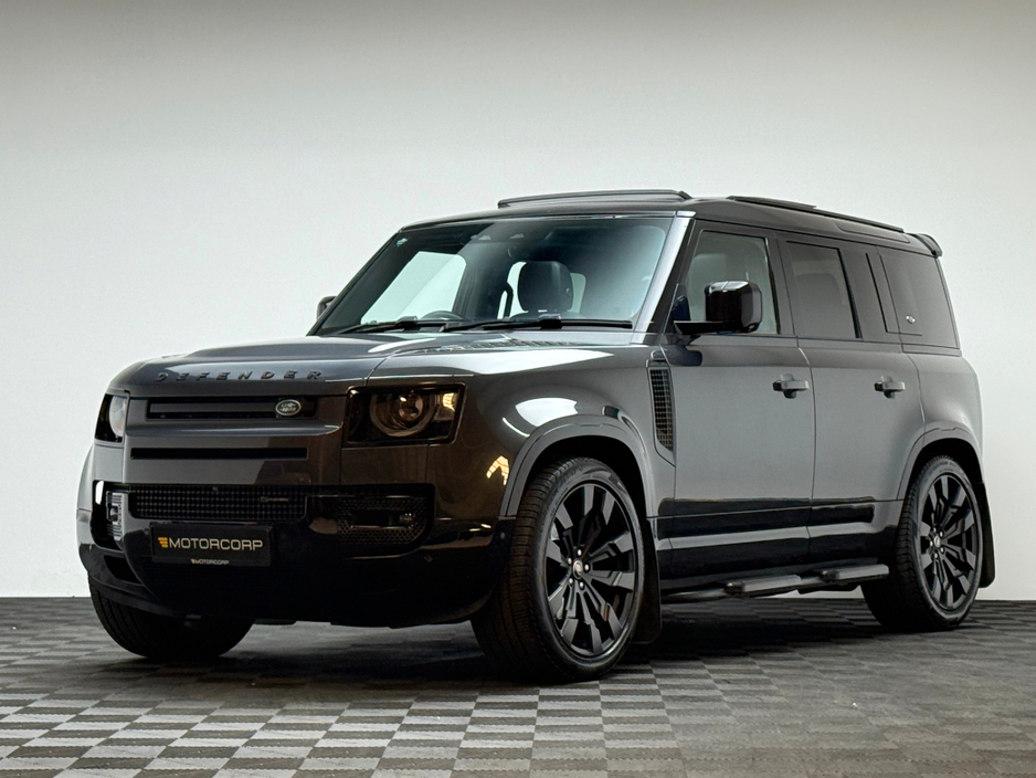 2022 Land Rover Defender - image 3