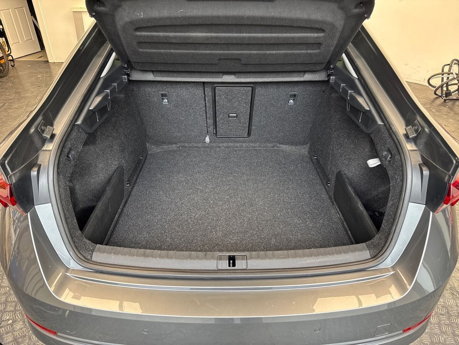 2023 Skoda Octavia - image 9