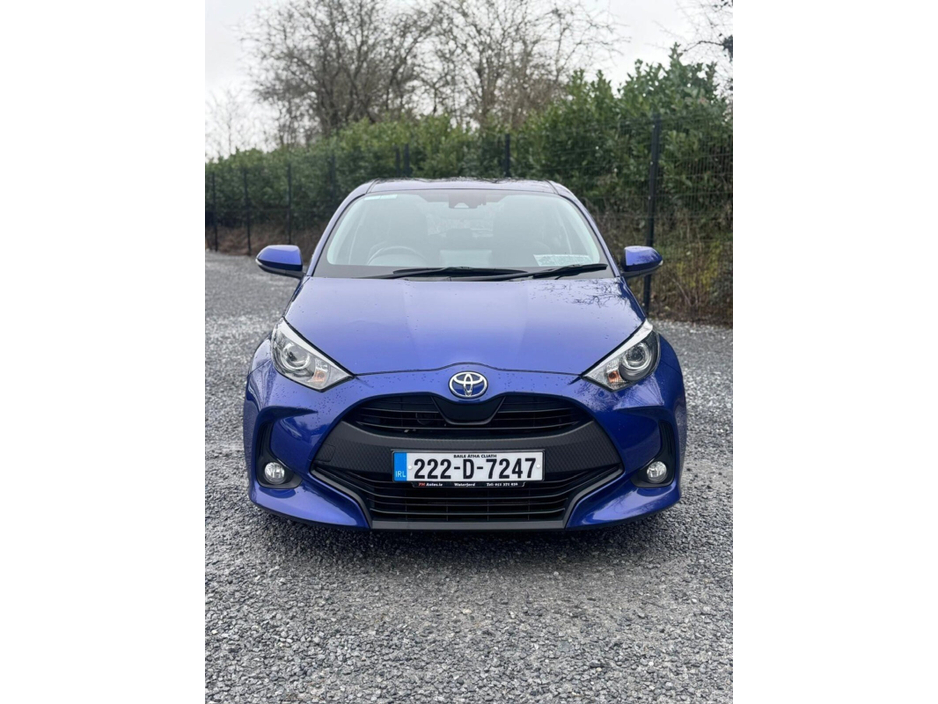 2022 Toyota Yaris - image 2