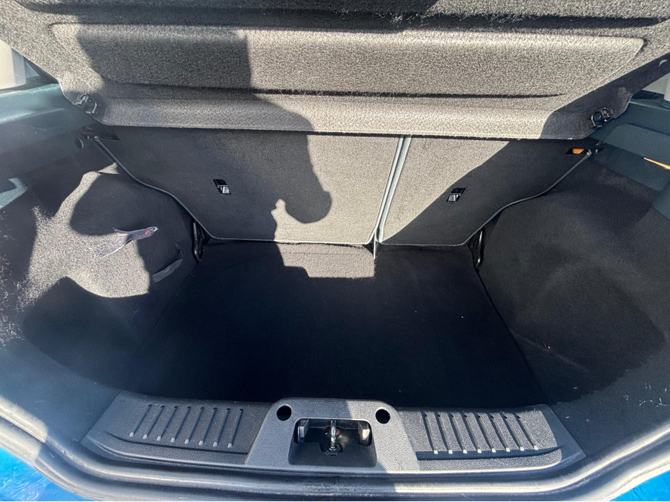 2012 Ford Fiesta - image 7