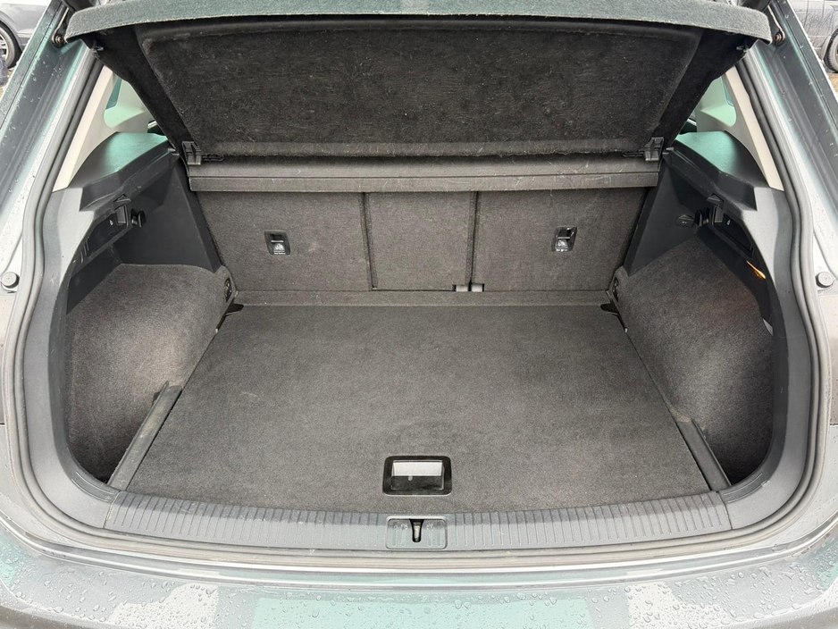 2017 Volkswagen Tiguan - image 32