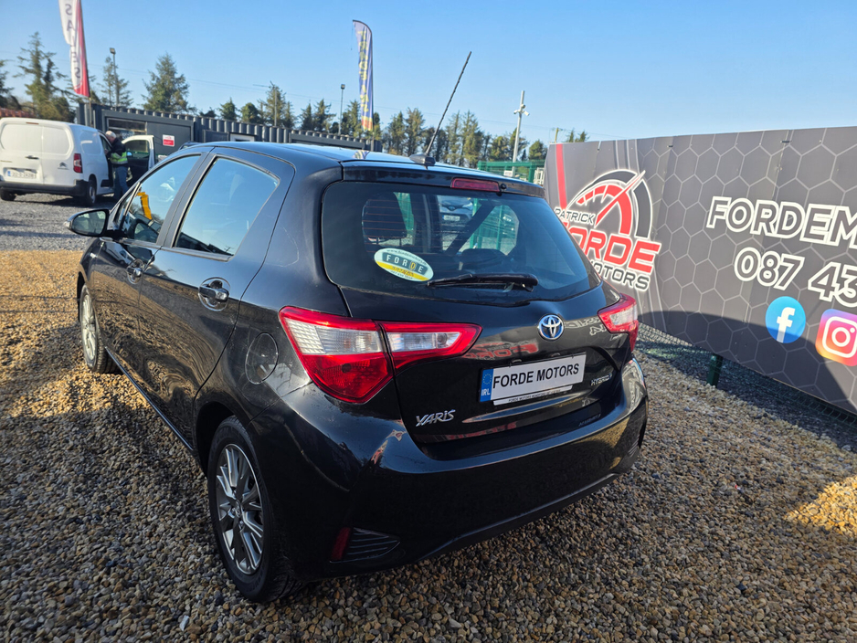 2017 Toyota Yaris - image 3