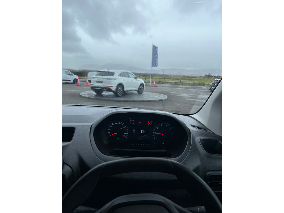 2024 Peugeot Partner 