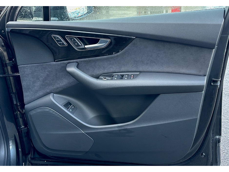 2025 Audi Q7 - image 4