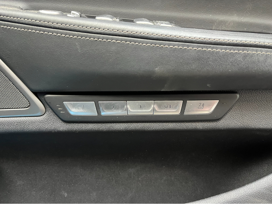 2017 BMW 7 Series - image 12