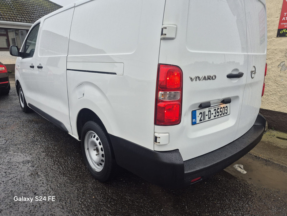 2021 Opel Vivaro - image 3