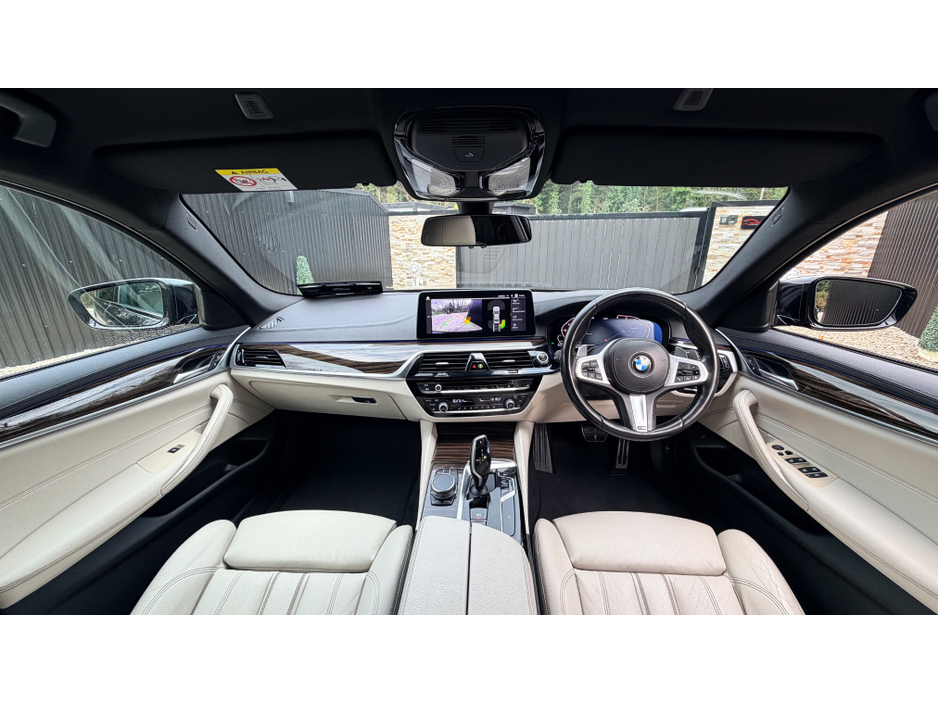 2021 BMW 5 Series - image 11