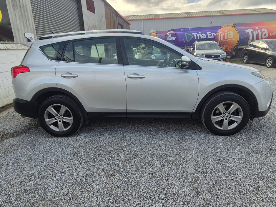 2015 Toyota Rav4 - image 9