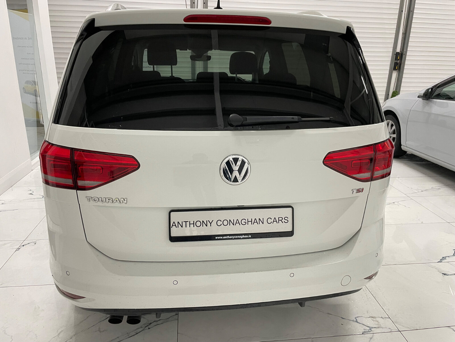 2017 Volkswagen Touran - image 4