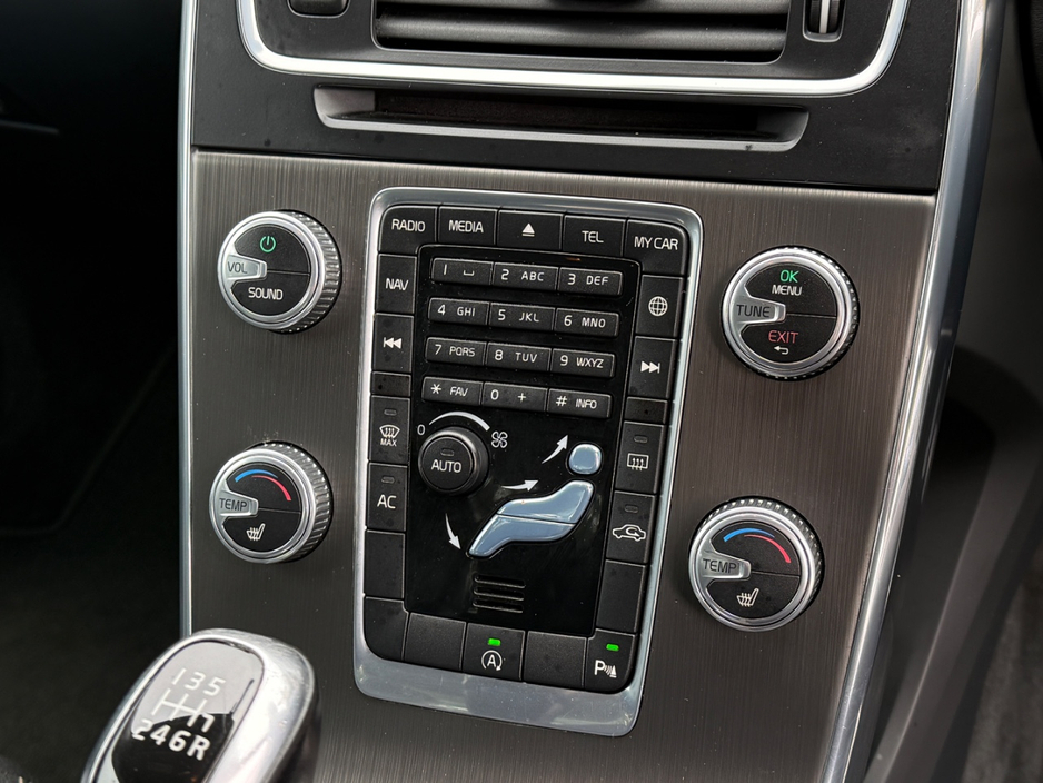 2015 Volvo S60 - image 21